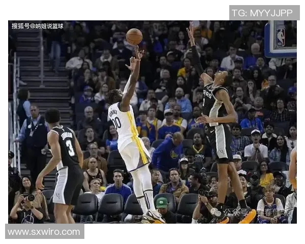 文班亚马首场比赛表现惊艳5次盖帽和隔扣字母哥引发热烈讨论