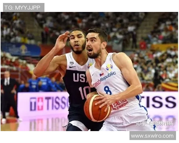 男篮澳大利亚与捷克激战正酣谁将赢得这场精彩对决